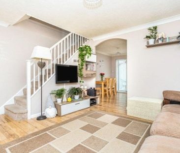 Cottesmore Green 3 bedroom link detached house to rent - Photo 5