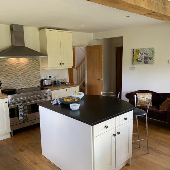 Near Royston Double Room with Own Bathroom - Photo 1