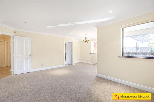3 bedroom flat to rent - Photo 1