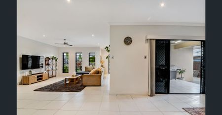 Stunning Open Plan Family Home - AVAILABLE 22/12/2025 - Photo 2