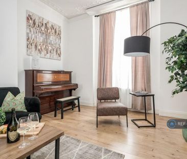 3 bedroom flat to rent - Photo 1