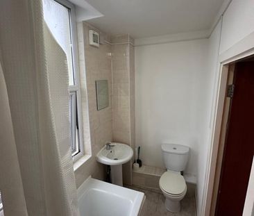 Studio Flat, Derwent Road West, L13 - Photo 5