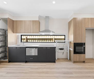 Perfectly located Tarneit home, offering space, comfort and style - Photo 2