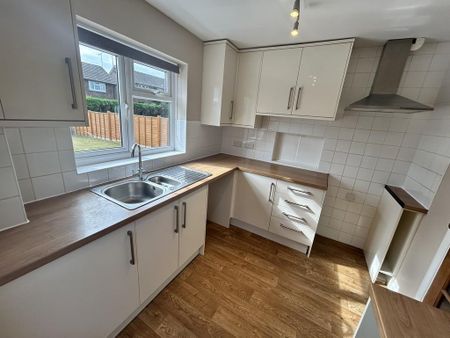 3 bedroom semi-detached house to rent - Photo 5