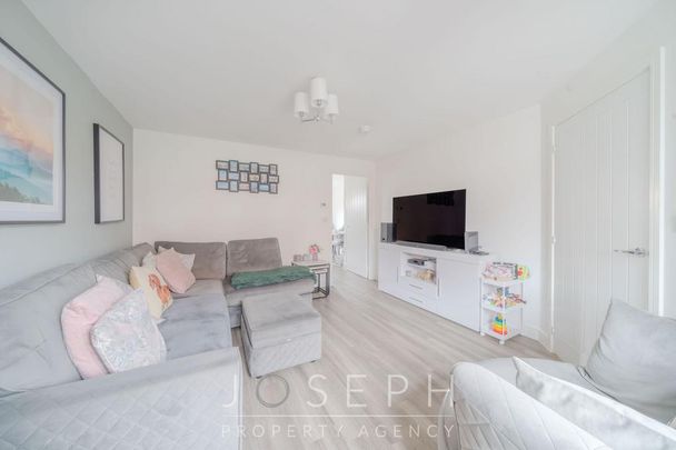 3 bedroom end of terrace house to rent - Photo 1