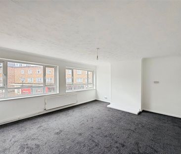 3 bedroom apartment to rent Market Parade, Havant, Hampshire, PO9 - Photo 1