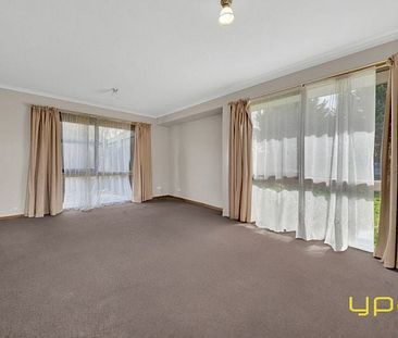 12 Candytuft Close, Cranbourne North - Photo 4