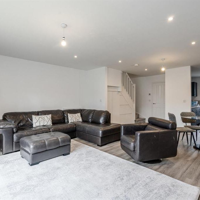 3 bedroom semi-detached house to rent - Photo 1