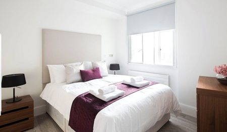 5 bedroom flat with 2 receptions and 2 bathrooms in London, NW8 - Photo 3