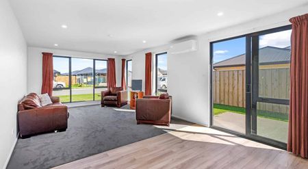 Fresh Two Bedroom Home In Amberley! - Photo 2