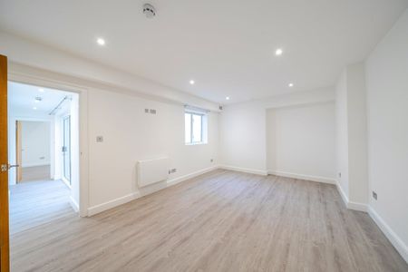 3 bedroom flat to rent - Photo 3