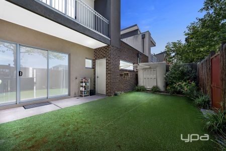 2/1 Dargi Green, Caroline Springs - Photo 2