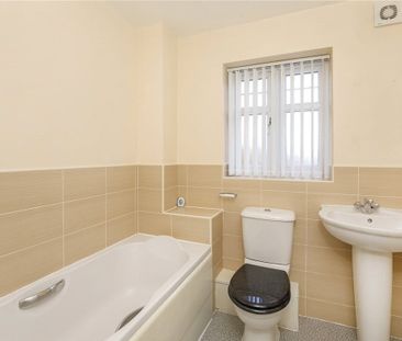 Well-presented and deceptively spacious three bedroom, three-storey... - Photo 4