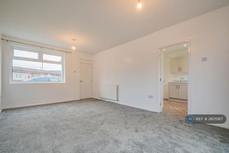3 bedroom end of terrace house to rent - Photo 5