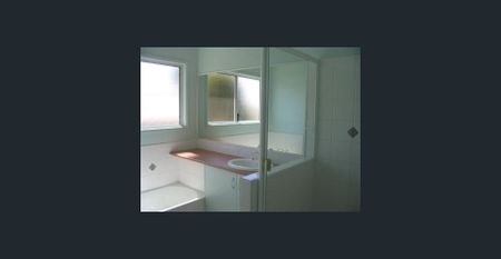 LARGE AIR CONDITIONED FAMILY HOME! - Photo 5