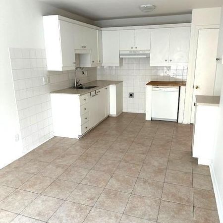 Spacieux 5 1/2 RDC avec jardin – Anjou – 1850$ (Metro Radisson) - Photo 3