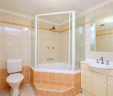 Ground floor 3 bedroom unit - Photo 4