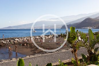 Amplio apartamento de cuatro dormitorios con vistas al mar en Radazul Bajo