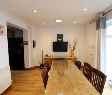 3 Bed Terraced House, Livingstone Road, CR7 - Photo 2