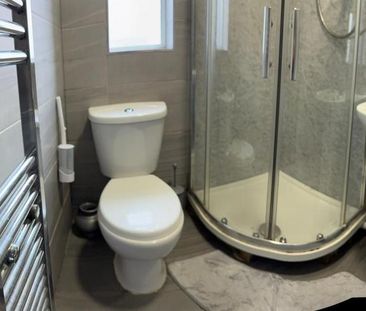 3 bedroom house of multiple occupation to rent - Photo 3