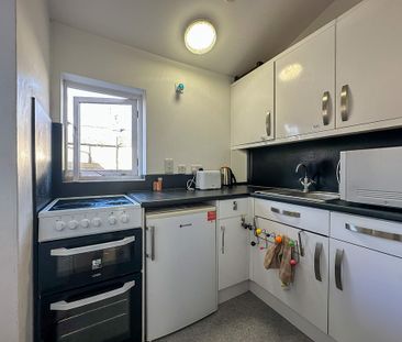 Room 4, Bateman Street, Cambridge - Photo 6