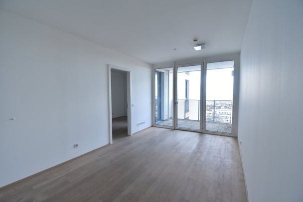 Komfortable 2 - Zimmer Wohnung mit Fernblick | Loggia | ab sofort - Photo 1