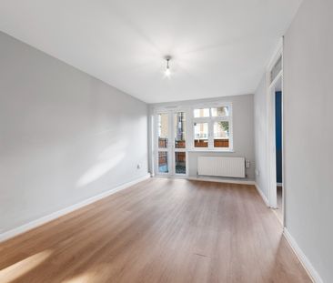 2 Bed Flat, East Ferry Road, E14 - Photo 2
