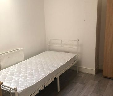 Room in a Shared House, Cranbrook Road, IG1 - Photo 2