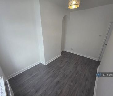 3 bedroom end of terrace house to rent - Photo 2