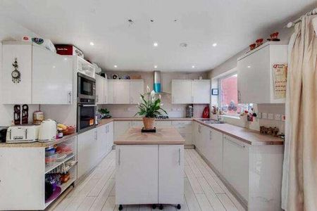 Halsbury Road West, Northolt, UB5 - Photo 2