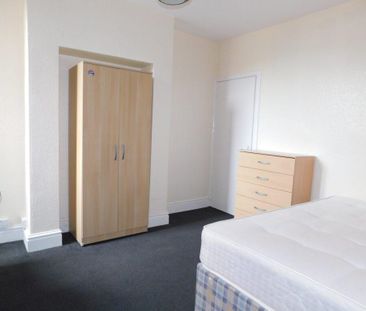 6 bedroom terraced house to rent - Photo 4