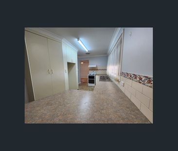 THREE BEDROOM HOME IN WEST DUBBO - Photo 5