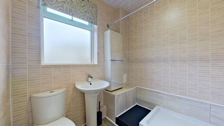 2 bedroom semi-detached house to rent - Photo 3