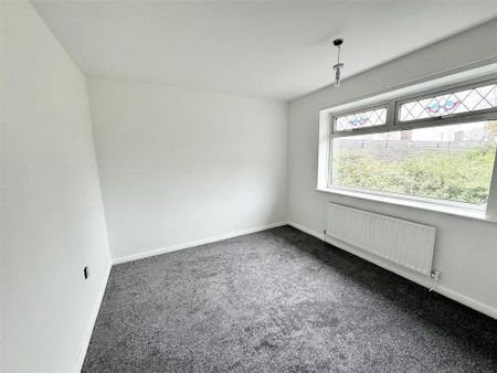 3 bedroom end of terrace house to rent - Photo 2