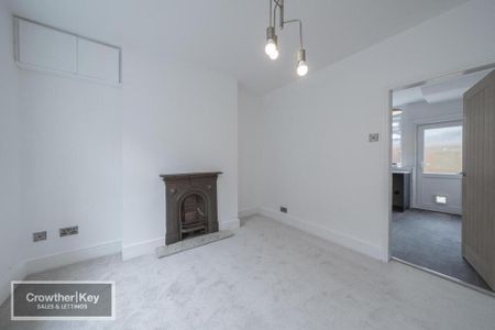 3 bedroom terraced house to rent - Photo 4