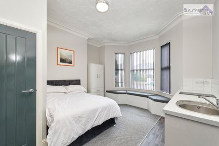 1 bedroom in a house share to rent - Photo 4