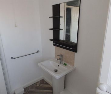 3 bedroom House To Let - Photo 6