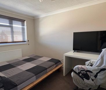 3 bedroom semi-detached house to rent - Photo 4