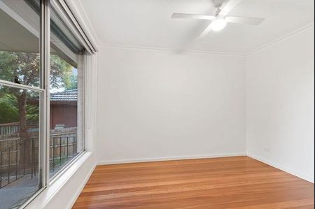 73 Meyrick Crescent, Viewbank - Photo 2