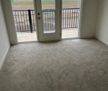 78 DONALD FICHT CRESCENT - Photo 3