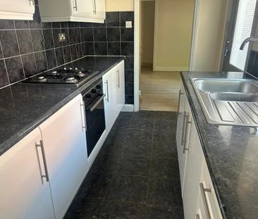 2 bedroom end of terrace house to rent - Photo 6