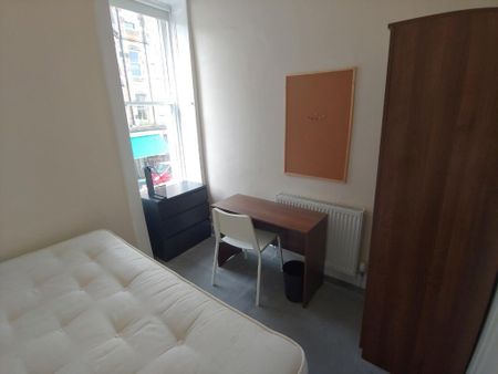 4 bedroom flat to rent - Photo 4