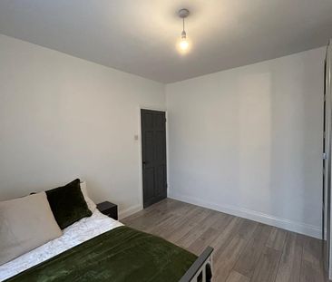 Room in a Shared House, Capstone Road, BR1 - Photo 5