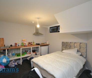 6 bed Flat for Rent - Photo 4