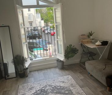 Studio Flat, Sillwood Street, BN1 - Photo 2