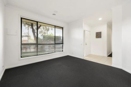 SPACIOUS 3-BEDROOM HOME IN THE HEART OF WERRIBEE - Photo 3