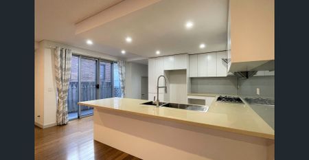 Four Bedroom Modern Duplex In Perfect Location - Photo 5