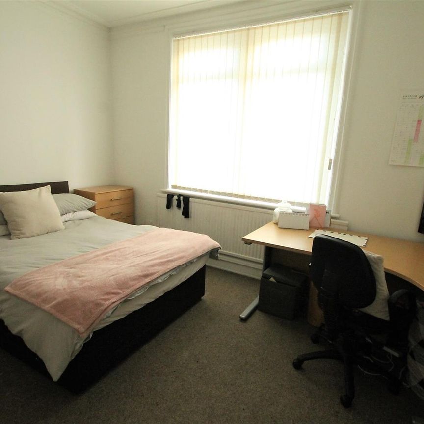 Room 2 - Photo 1