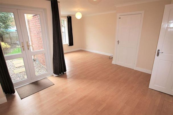 3 bedroom end of terrace house to rent - Photo 1