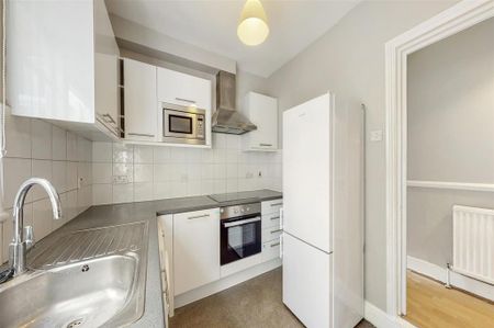3 bedroom flat to rent - Photo 5